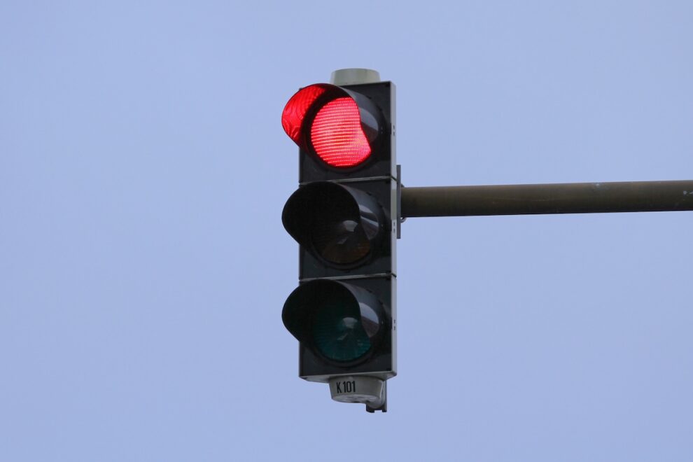 FRBの利下げの後、ビットコイントレーダーは下落リスク対策を増強：デリビット