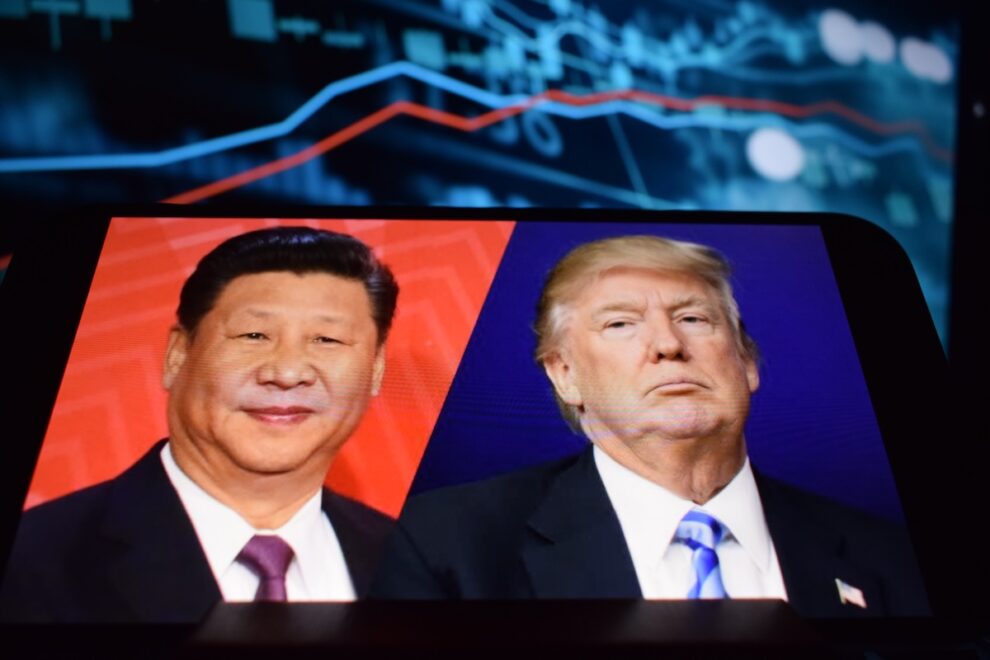 暗号資産関連株とビットコイン、ナスダックと並んで上昇──米中貿易協議への楽観論が後押し