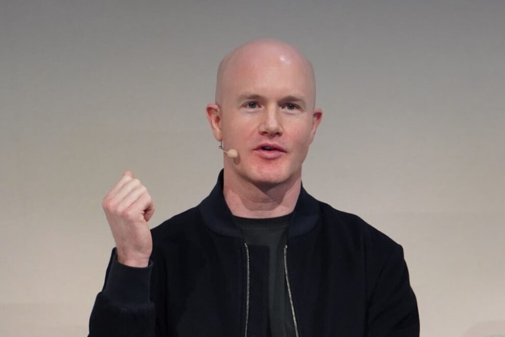 ステーブルコインを受け入れない銀行は「取り残される」：コインベースCEO