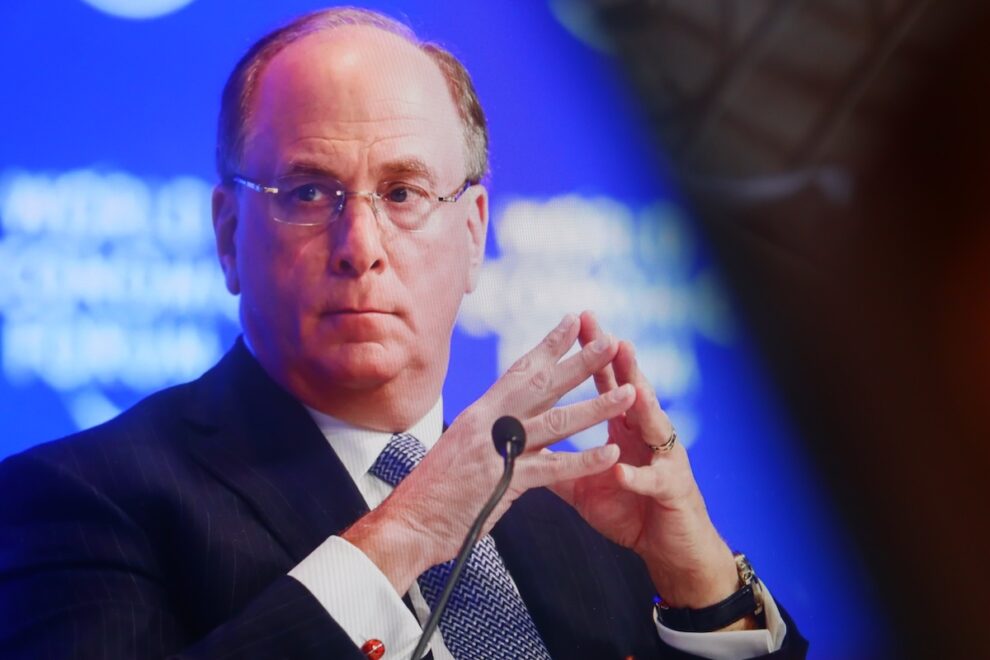 政府系ファンド、ビットコイン急落時に買い増し：ブラックロックのラリー・フィンクCEO